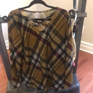 Pretty plaid top cute for fall. Plus size